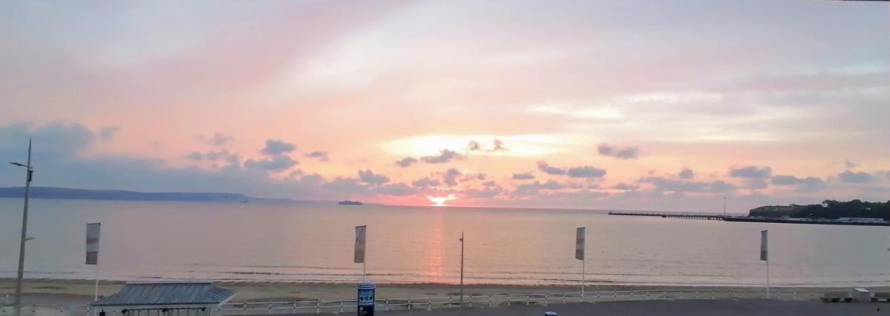 Sunrise View - Beachfront Apartment, Weymouth Exteriör bild