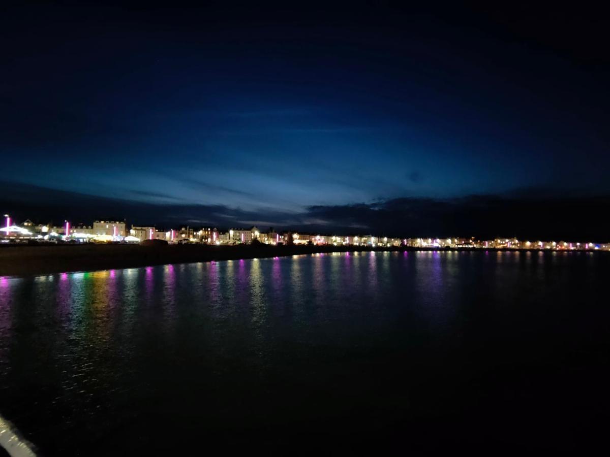 Sunrise View - Beachfront Apartment, Weymouth Exteriör bild