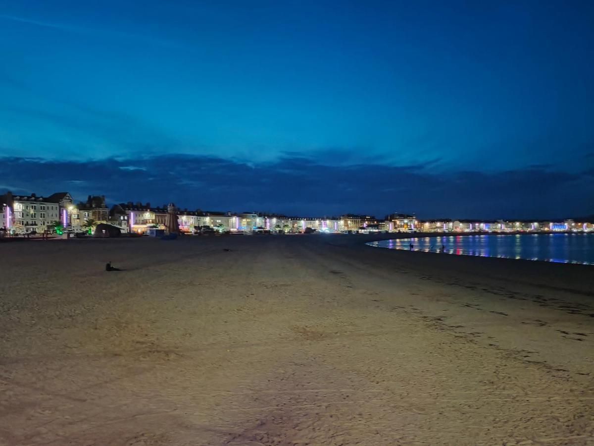 Sunrise View - Beachfront Apartment, Weymouth Exteriör bild